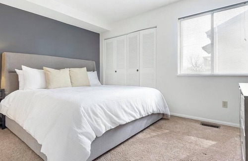 Ballwin Apartment | Landing at Waterford Manors - 2 Bedrooms in Valley Park