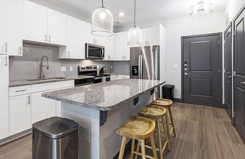 Keller Apartment | Landing at Westhouse - 2 Bedrooms in Downtown Fort Worth