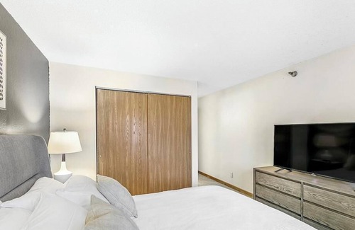 North Oaks Apartment | Landing at White Bear Woods - 2 Bedrooms in Downtown White Bear Lake