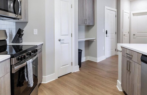 Fort Myers Apartment | Landing | Beautiful 1BD, Gym, Pool