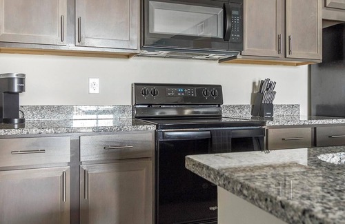 Eastwood Village Apartment | Landing | Beautiful 1BD, Clubhouse, Rooftop Lounge