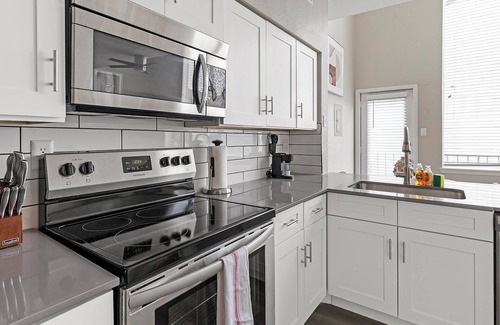 Fort Worth Apartment | Landing | Beautiful 1BD, Gym, Courtyard