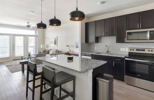 Fort Worth Apartment | Landing | Beautiful 1BD, Courtyard, Game Room