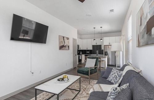 Fort Worth Apartment | Landing | Beautiful 1BD, Gym, Pool