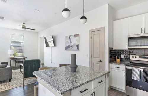 Fort Worth Apartment | Landing | Beautiful 1BD, Gym, Pool