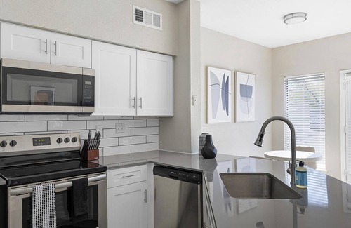 Fort Worth Apartment | Landing | Beautiful 1BD, Courtyard, Pool