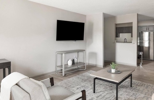 Huntsville Apartment | Landing | Beautiful 1BD, Pool, Gym