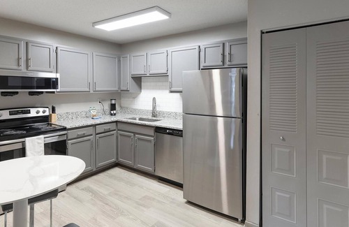Huntsville Apartment | Landing | Beautiful 1BD, Pool, Gym
