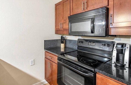 Petersburg Apartment | Landing | Beautiful 1BD, Pool, Gym