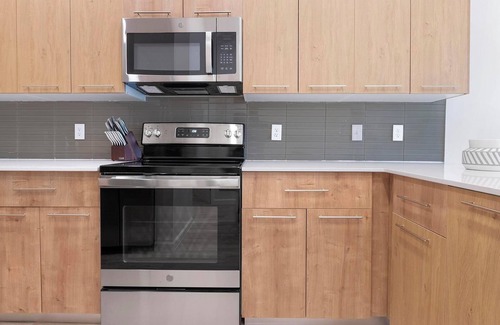 Florida Center Apartment | Landing | Beautiful 1BD, Game Room, Yoga Studio