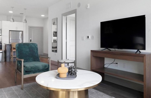 Sanford Apartment | Landing | Beautiful 1BD, Gym, Pool