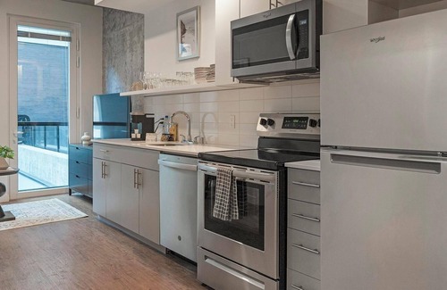 Mann Apartment | Landing | Beautiful 1BD, Game Room, Courtyard