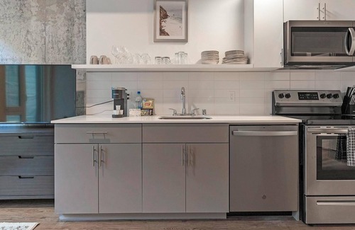 Mann Apartment | Landing | Beautiful 1BD, Game Room, Courtyard