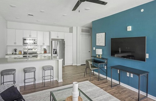 Madison Apartment | Landing | Beautiful 1BD, Pool, Gym