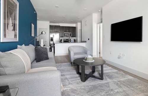 Austin Apartment | Landing | Beautiful 1BD, Pool, Gym