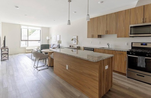 Carteret Apartment | Landing | Beautiful 1BD, Gym, Courtyard