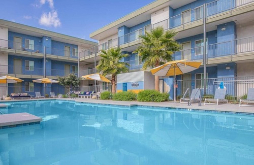 Goodyear Apartment | Landing | Beautiful 1BD, Gym, Pool