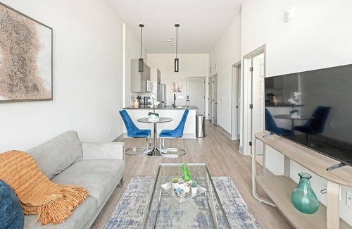Nashville Apartment | Landing | Beautiful 1BD, Gym, Pool