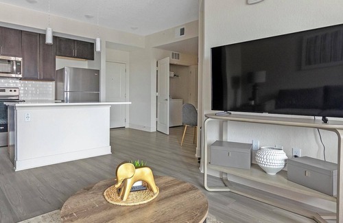 Palmetto Apartment | Landing | Beautiful 1BD, Clubhouse, Pool