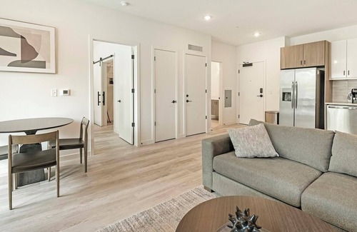 Richmond Apartment | Landing | Beautiful 1BD, Courtyard, Clubhouse