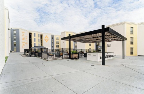 Mid City North Apartment | Landing | Beautiful 2BD, Gym, Pool