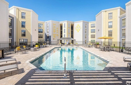 Mid City North Apartment | Landing | Beautiful 2BD, Gym, Pool
