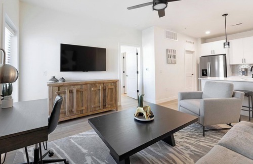 Casa Grande Apartment | Landing | Beautiful 2BD, Clubhouse, Pool