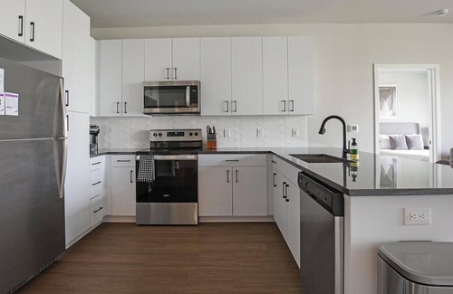 North Kansas City Apartment | Landing | Beautiful 2BD, Courtyard, Pool