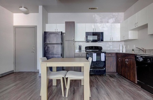 Tobin Hill Apartment | Landing | Beautiful 2BD, Gym, Courtyard