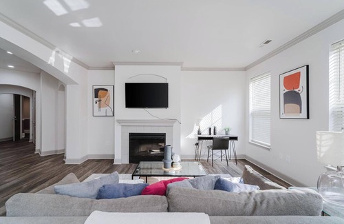 Corryville Apartment | Landing | Beautiful 2BD, Gym, Clubhouse