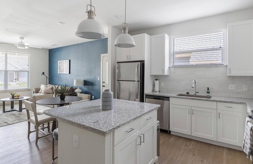Tarrant County Apartment | Landing | Beautiful 2BD, Clubhouse, Gym