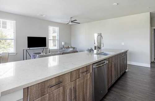 Katy Apartment | Landing | Beautiful 2BD, Clubhouse, Gym