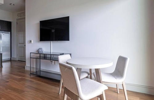 Houston Apartment | Landing | Beautiful 2BD, Gym, Tennis Court