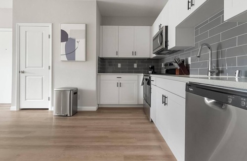 Townsite Apartment | Landing | Beautiful 2BD, Rooftop Lounge, Pool
