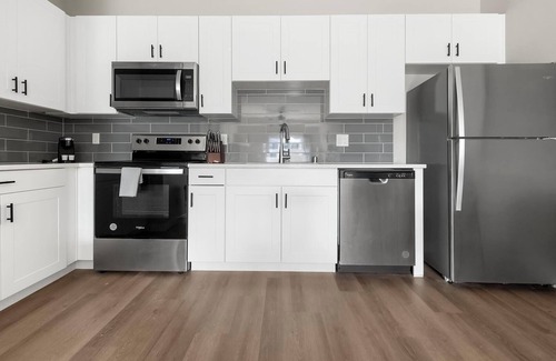 Townsite Apartment | Landing | Beautiful 2BD, Rooftop Lounge, Pool