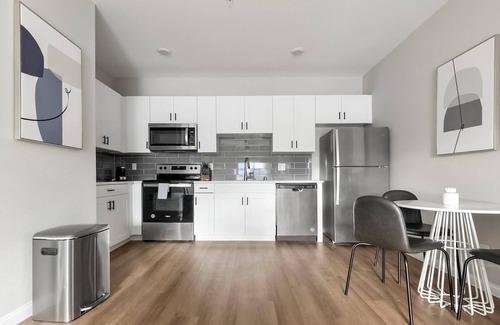 Townsite Apartment | Landing | Beautiful 2BD, Rooftop Lounge, Pool