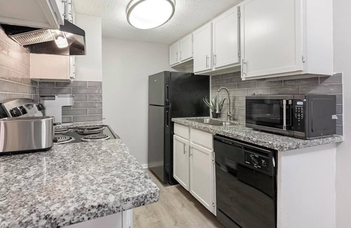 Southside Apartment | Landing | Beautiful Studio, Gym, Clubhouse