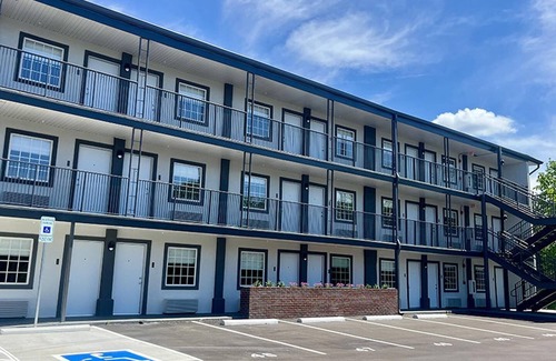 Hermitage Apartment | Landing | Beautiful Studio in Downtown Hermitage