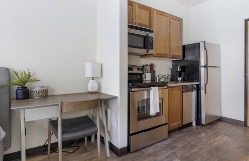 Pearl District Apartment | Landing | Beautiful Studio, Courtyard, Gym