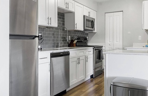 Indianapolis Apartment | Landing | Beautiful 1BD, Gym, Courtyard