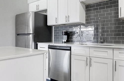Indianapolis Apartment | Landing | Beautiful 1BD, Gym, Courtyard