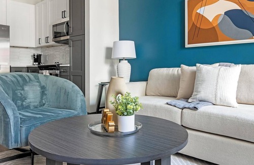 Southbank Apartment | Landing | Beautiful 1BD, Pool, Rooftop Lounge