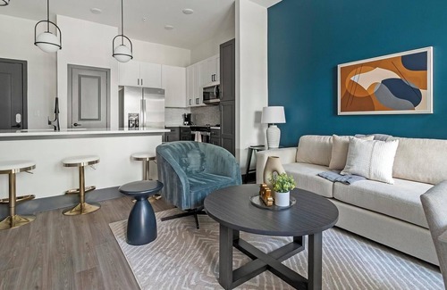 Southbank Apartment | Landing | Beautiful 1BD, Pool, Rooftop Lounge