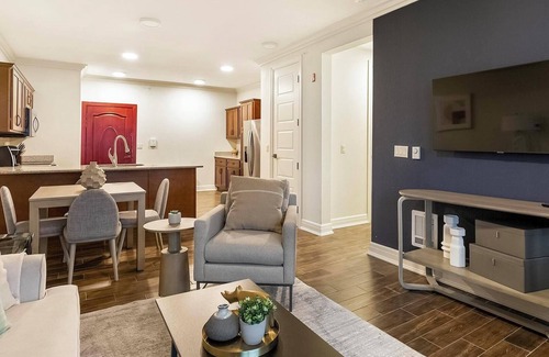 Overland Park Apartment | Landing | Beautiful 3BD, Clubhouse, Gym