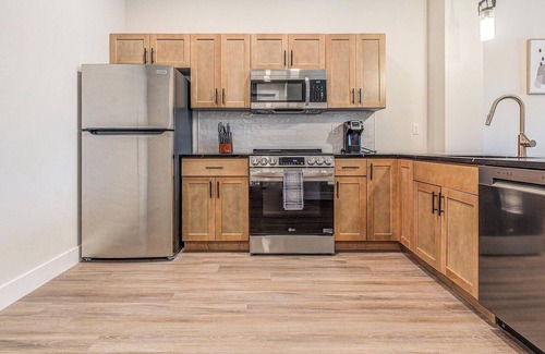Kensington Apartment | Landing | Chic 1BD, Clubhouse, Rooftop Lounge