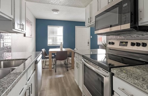 Southside Apartment | Landing | Chic 1BD, Clubhouse, Gym