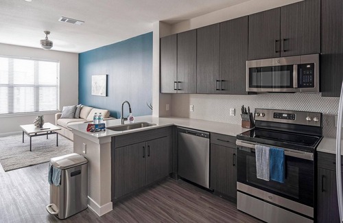 Wetmore Apartment | Landing | Chic 1BD, Clubhouse, Gym