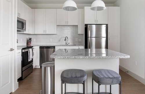 Tarrant County Apartment | Landing | Chic 1BD, Clubhouse, Yoga Studio