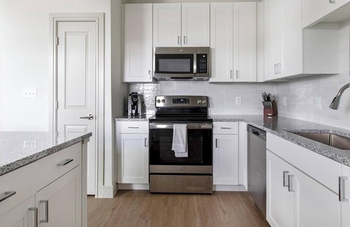 Tarrant County Apartment | Landing | Chic 1BD, Clubhouse, Yoga Studio