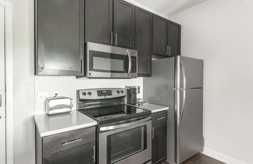 Katy Apartment | Landing | Chic 1BD, Clubhouse, Courtyard